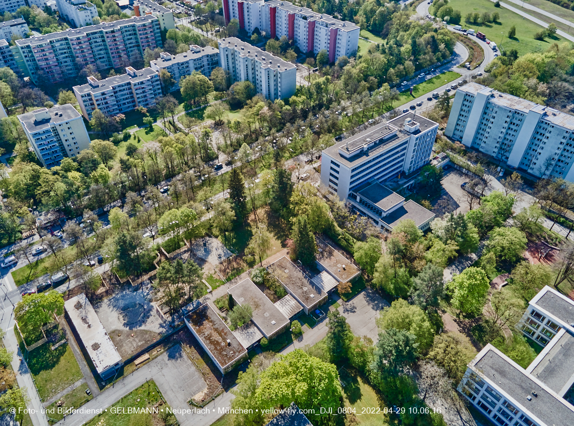 29.04.2022 - Luftbilder von der Baustelle Haus für Kinder in Neuperlach